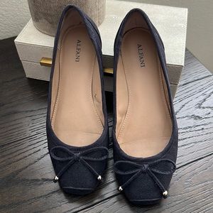 Alfani, Size 5.5, Black flats with gold detail.